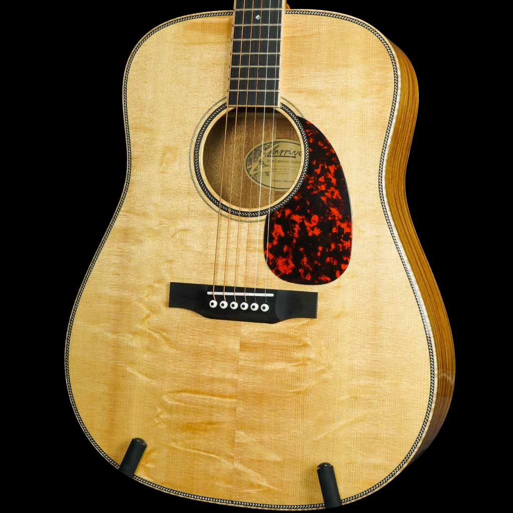 Larrivée Custom D-50: 베어클로 스프루스 탑 기타