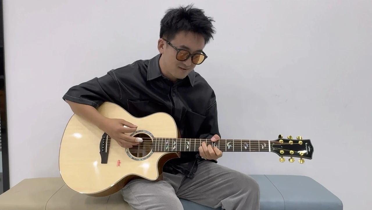 Tongtong Guitar — Videovorschaubild