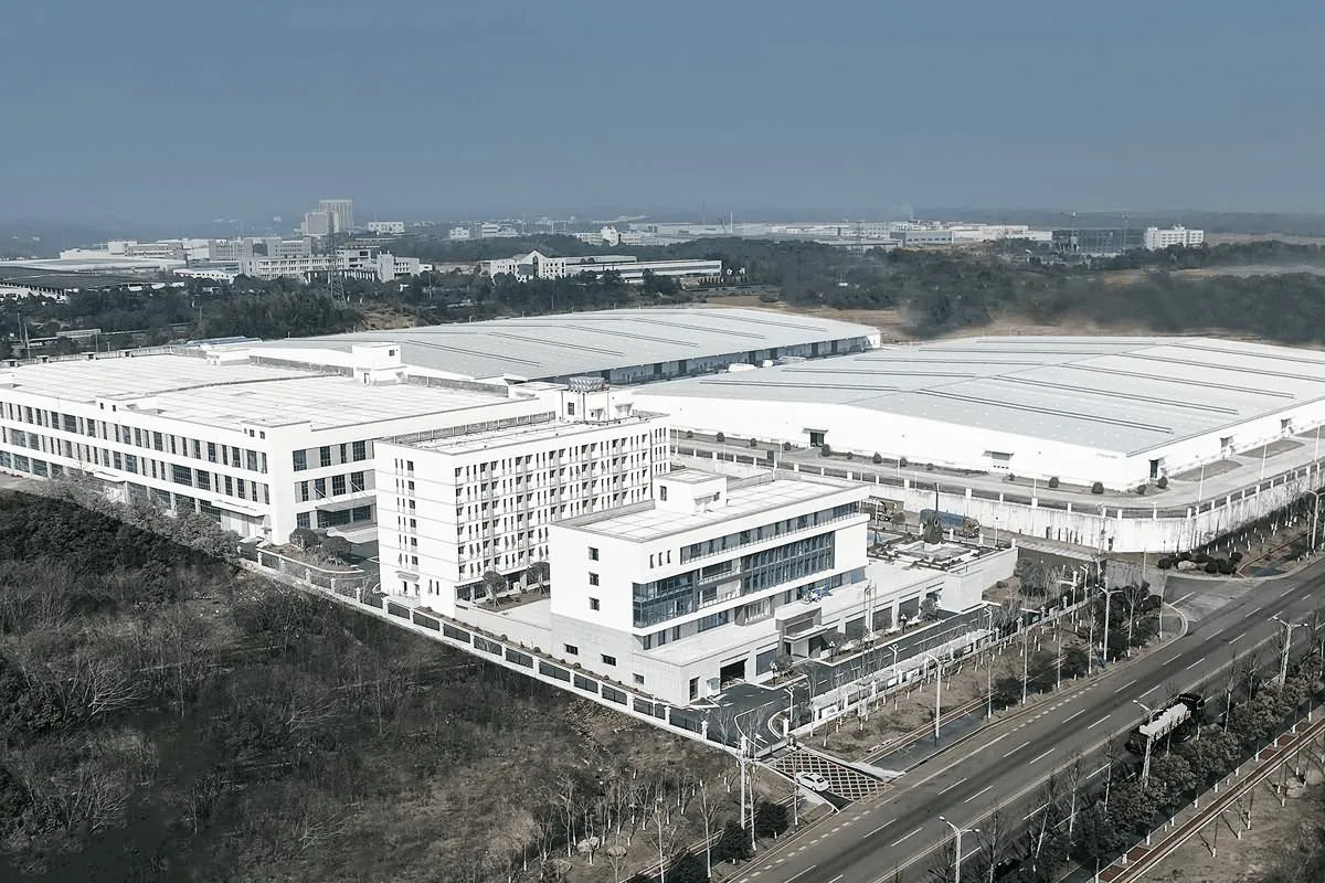 Luftpanorama der Kepma-Gitarrenfabrik